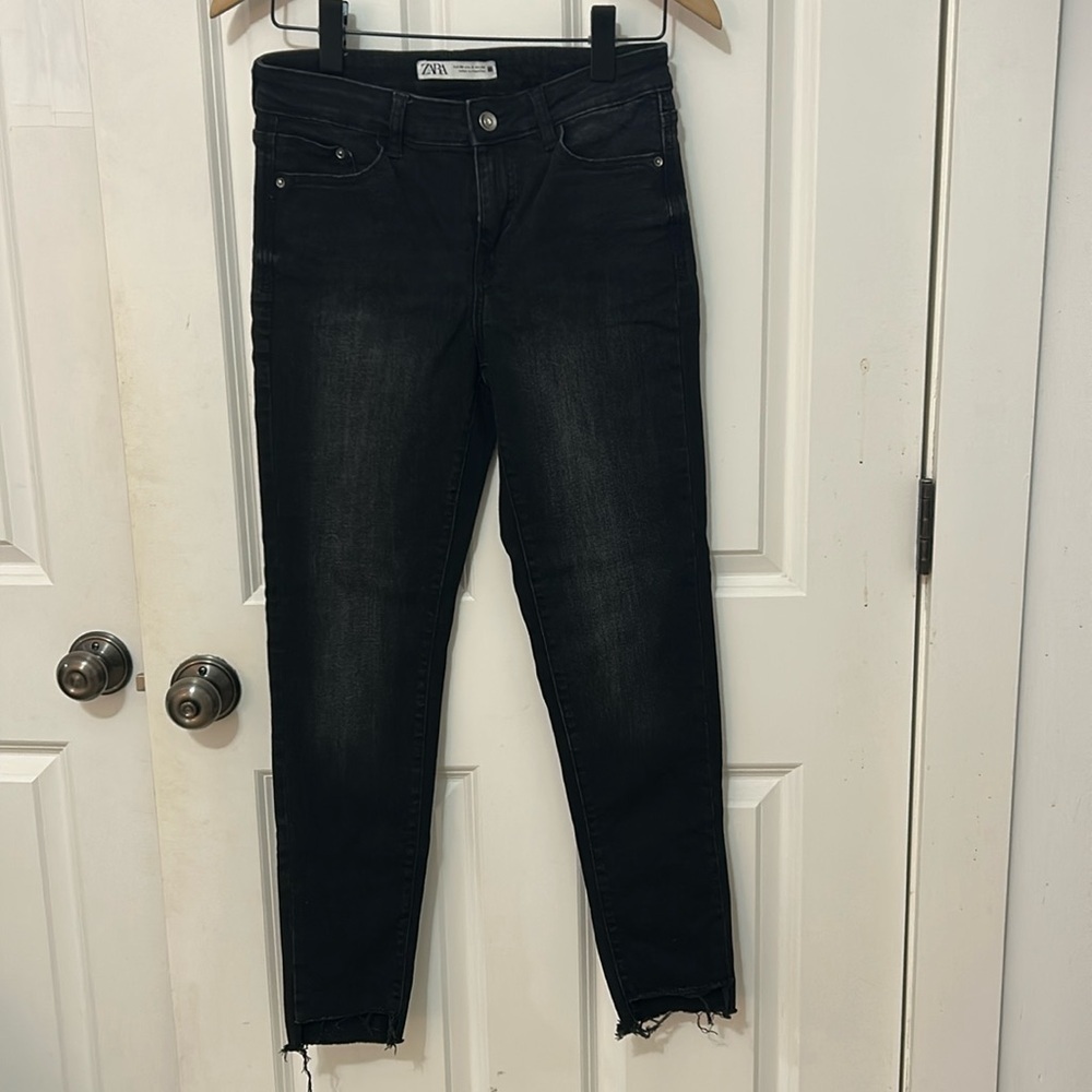 ZARA skinny jeans size 6 black raw hem inseam 8 inches